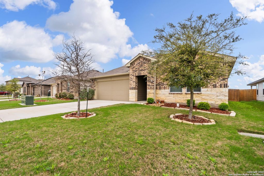 Photo of 1080 AMBLE OAK, Seguin, TX 78155 (MLS # 1964097)