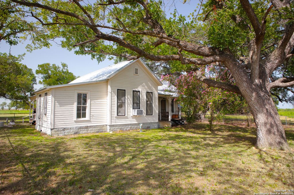 Photo of 4901 Lower Seguin, Cibolo, TX 78108 (MLS # 1862663)