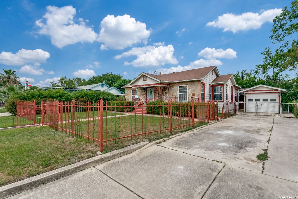 Photo of 147 Ellana Claire St, San Antonio, TX 78225 (MLS # 1970663)