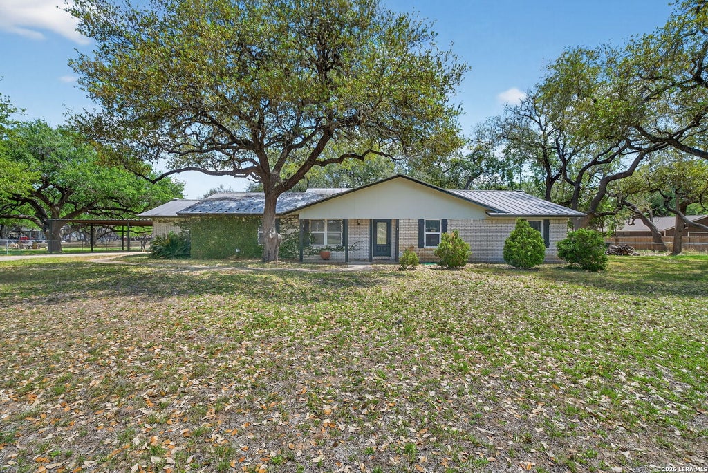 Photo of 100 Crestline, Pleasanton, TX 78064 (MLS # 1953640)