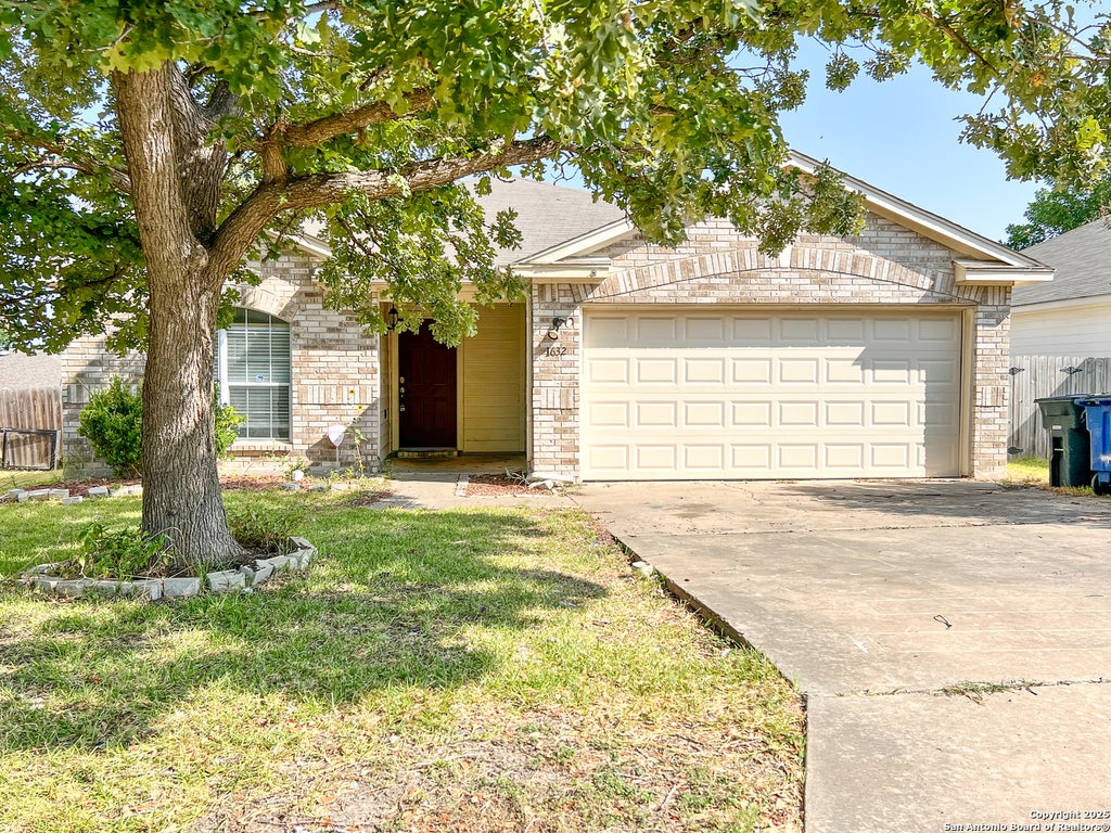 Photo of 1632 Sunnycrest, New Braunfels, TX 78130 (MLS # 1971482)