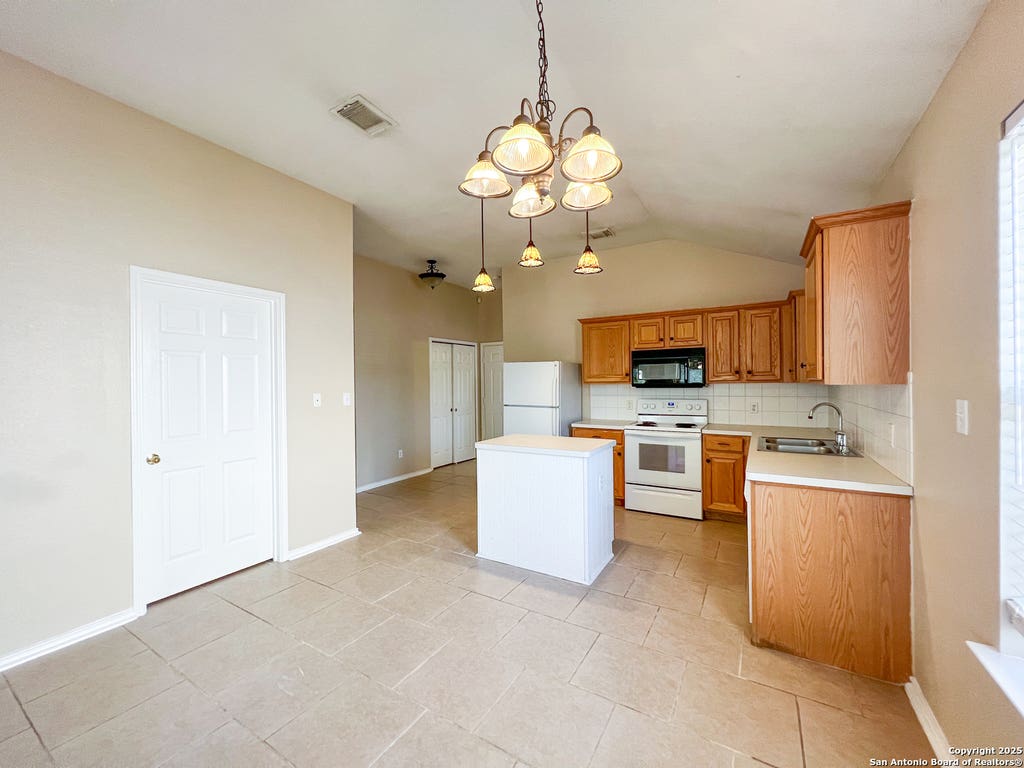 Photo of 1632 Sunnycrest, New Braunfels, TX 78130 (MLS # 1971482)