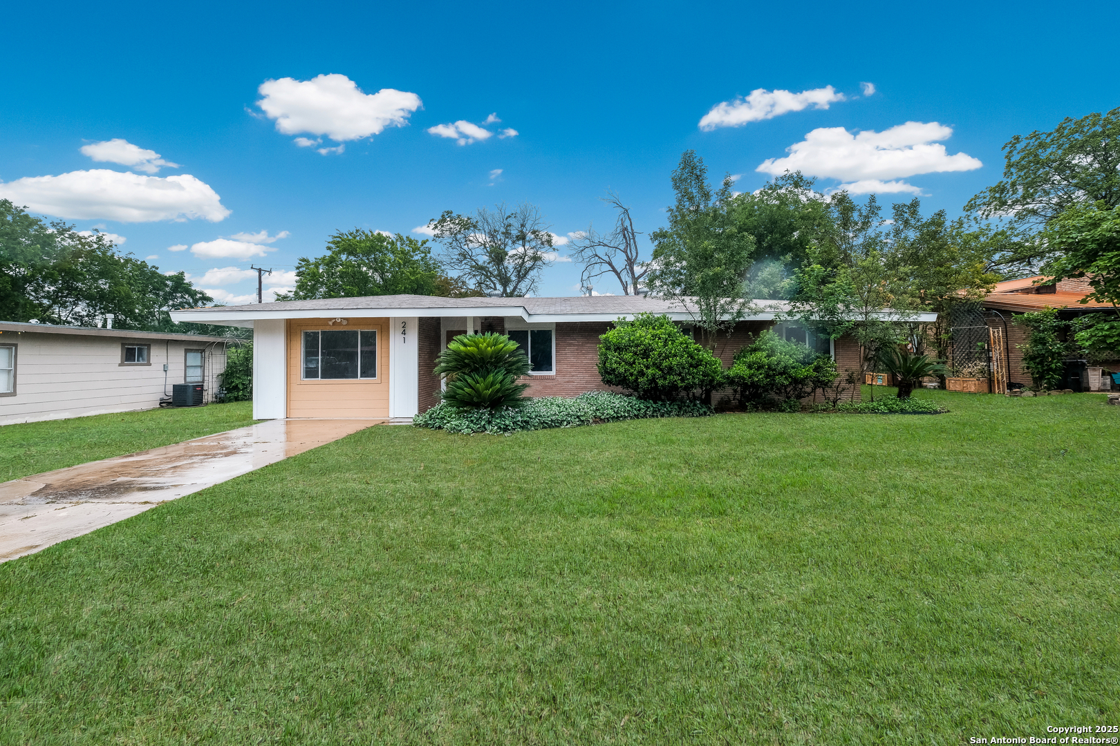 241 Weathercock Ln
