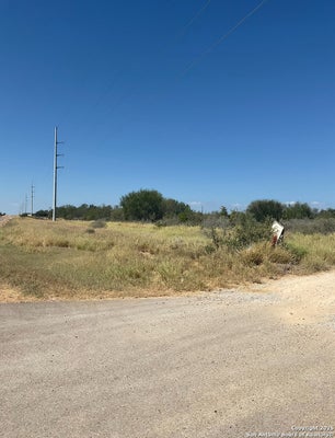 3486 FARM TO MARKET RD 468, COTULLA, TX 78014 - Image dfcbd0323b6c82645841f14bd5ceda32/3880643107
