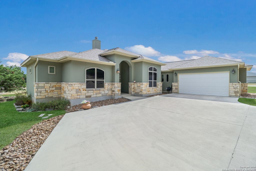 Photo of 556 Shayla, Canyon Lake, TX 78133 (MLS # 1914024)