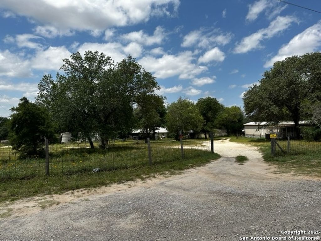 Photo of 145 Highland Rd, Poteet, TX 78065 (MLS # 1928305)