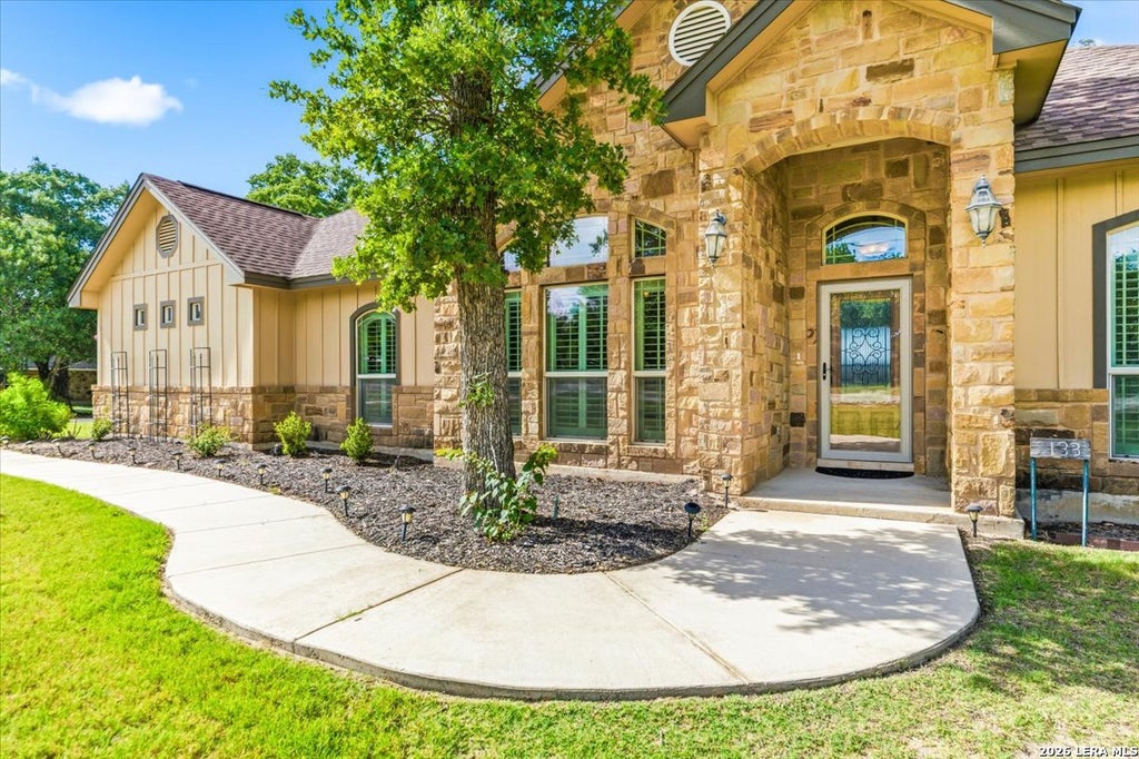 Photo of 133 Copper Creek Dr, La Vernia, TX 78121 (MLS # 1993136)