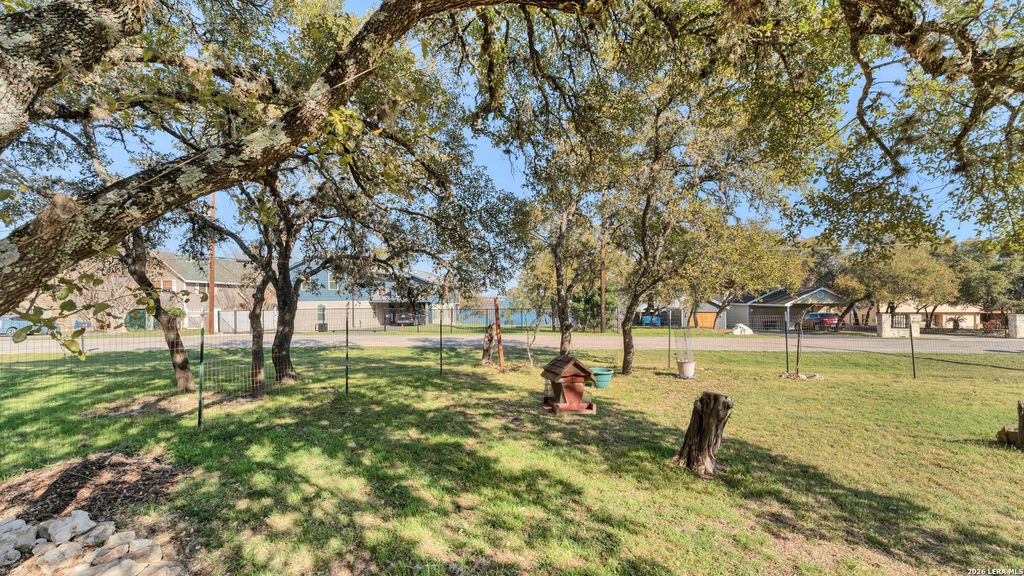 Photo of 895 Lakebreeze Drive, Canyon Lake, TX 78133 (MLS # 1954979)