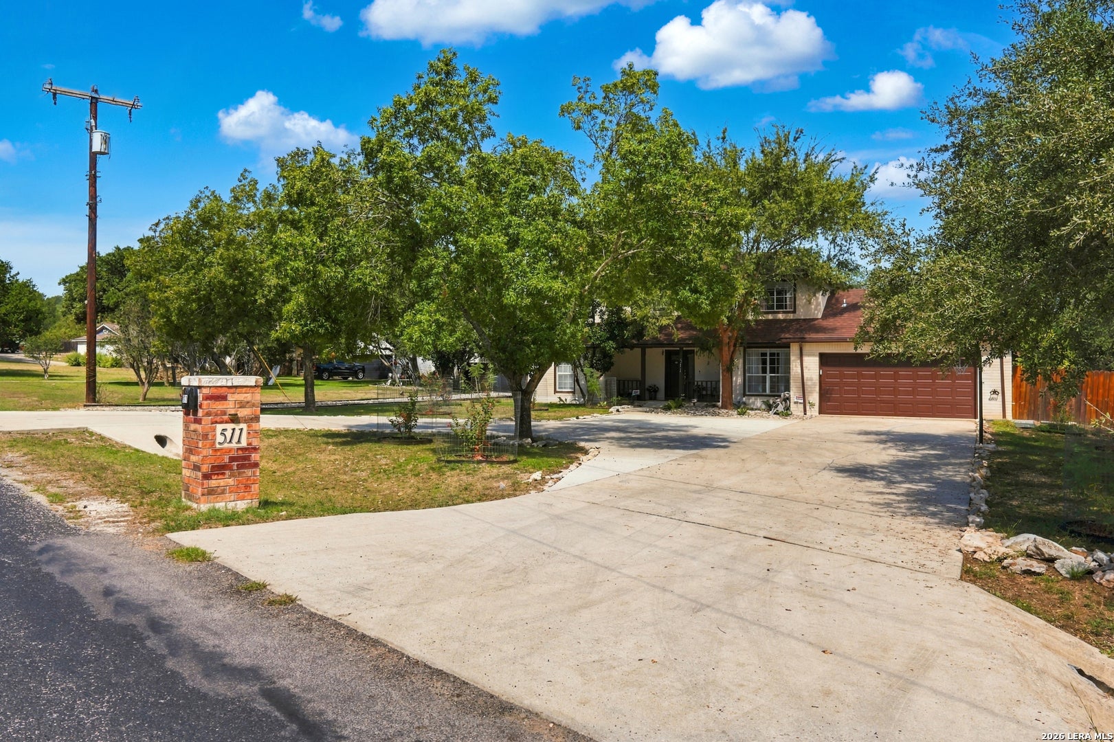 511 DEER CROSS LN