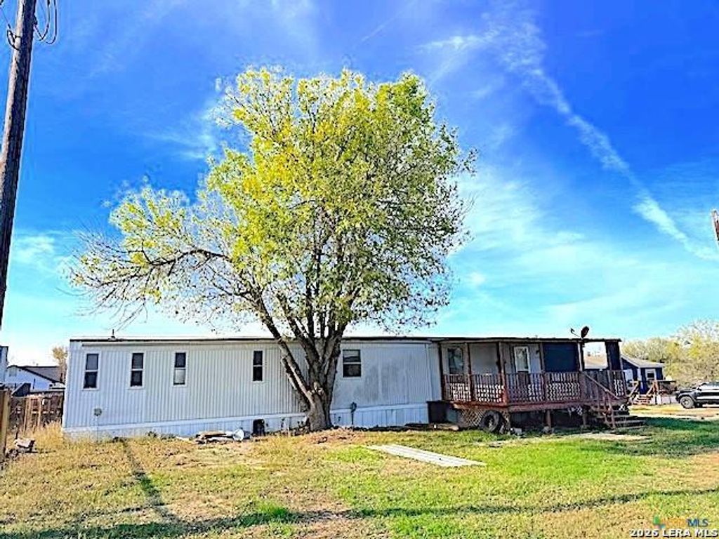 Photo of 135 Creekway, Seguin, TX 78155 (MLS # 1949895)