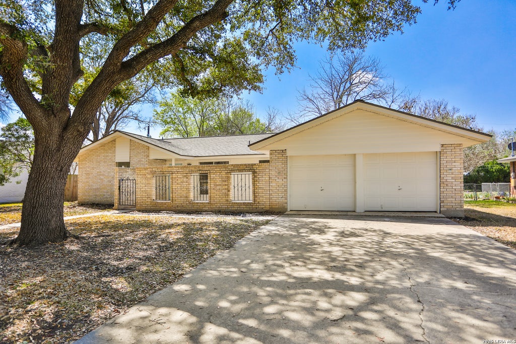 Photo of 131 CREEKSIDE DR, Boerne, TX 78006 (MLS # 2001252)