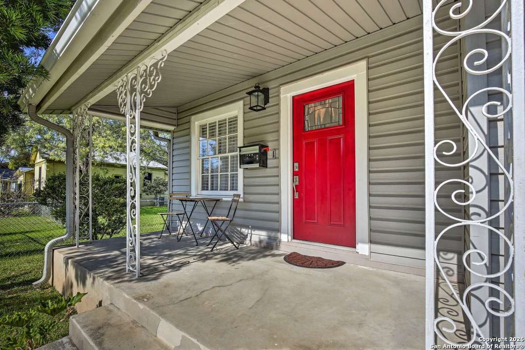 Photo of 1519 Santa Anna, San Antonio, TX 78201 (MLS # 1934749)