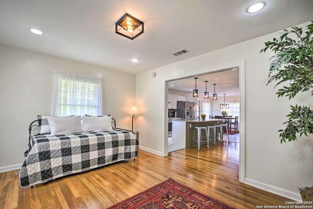 Photo of 1519 Santa Anna, San Antonio, TX 78201 (MLS # 1934749)