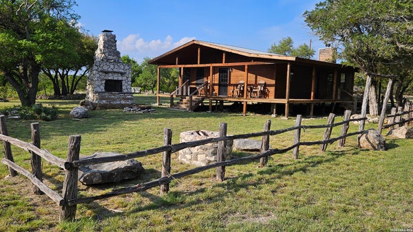 11695 COUNTY RD 350, ROCKSPRINGS, TX 78880 - Image e02cf97ca89484e2f03af4bc78d53acf/3718095444