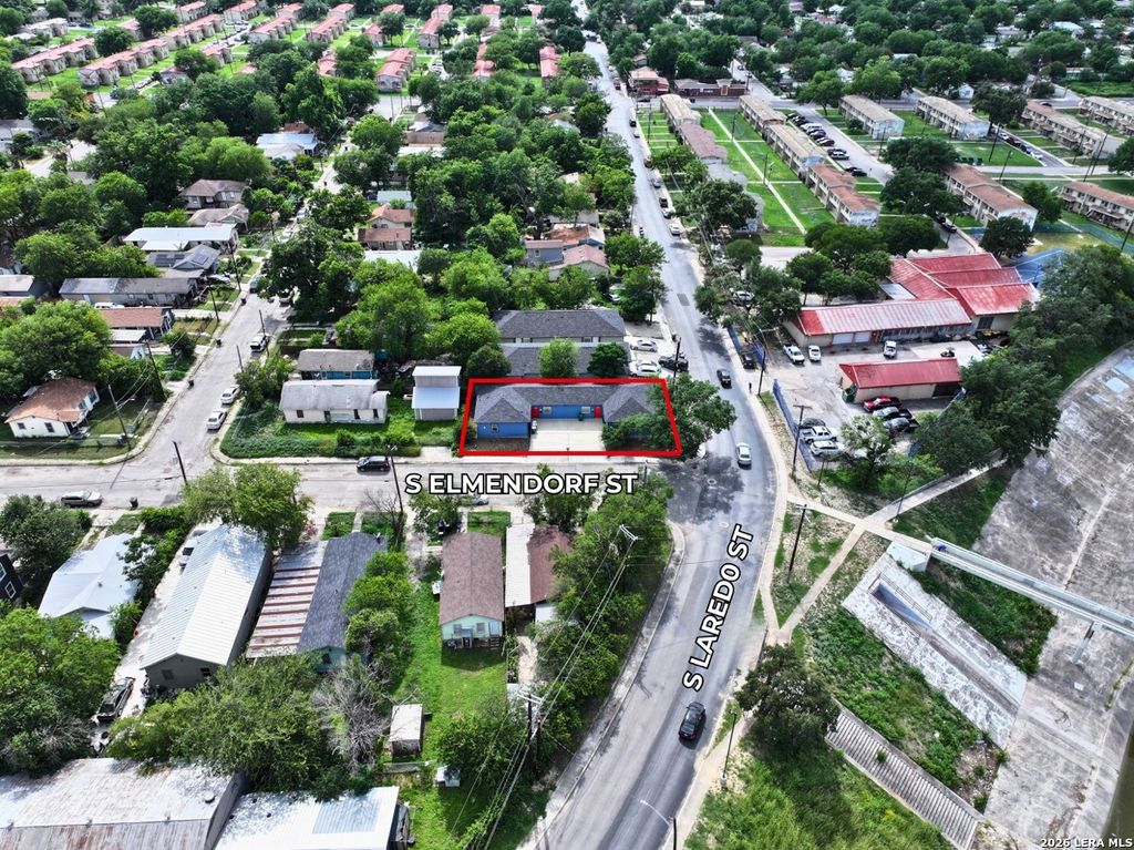 Photo of 2902 S Laredo St, San Antonio, TX 78207 (MLS # 1990291)