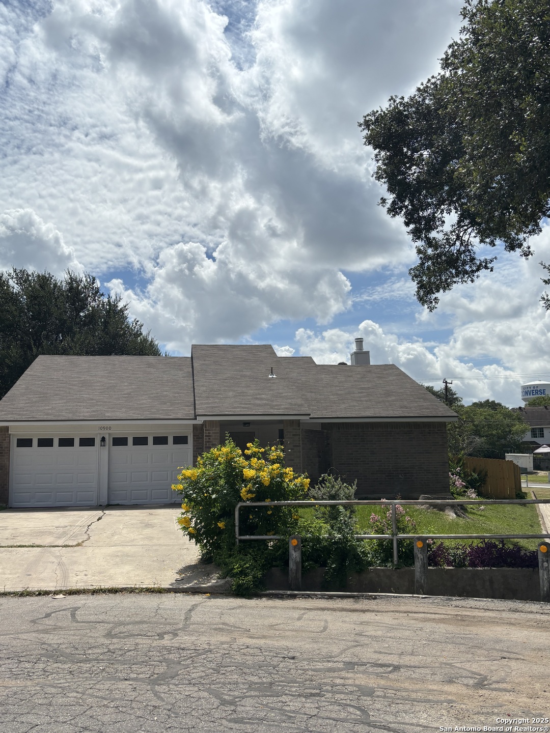 10900 Forest Summit