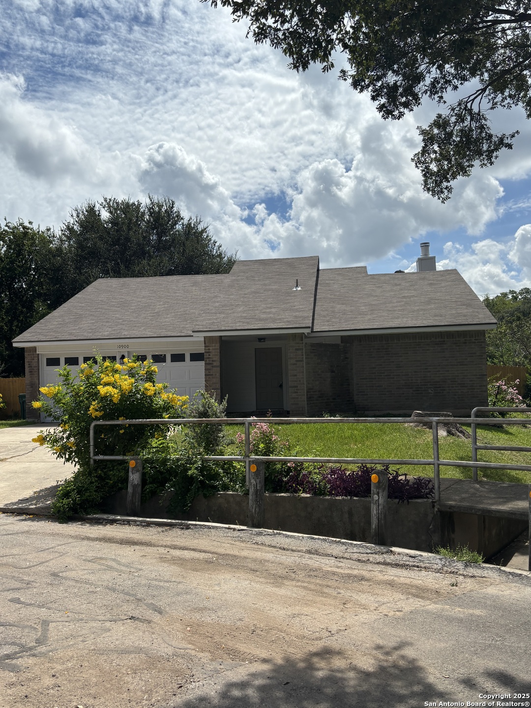 10900 Forest Summit