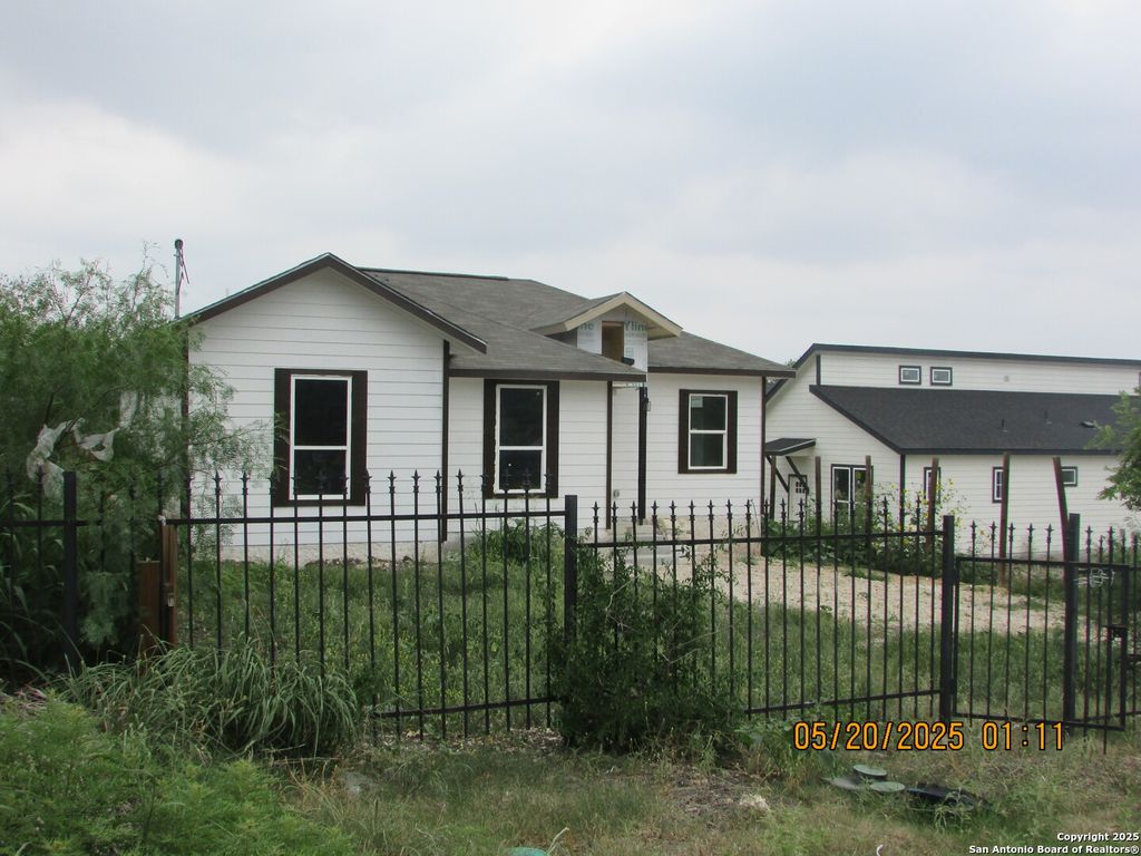 Photo of 639 H, San Antonio, TX 78220 (MLS # 1867903)