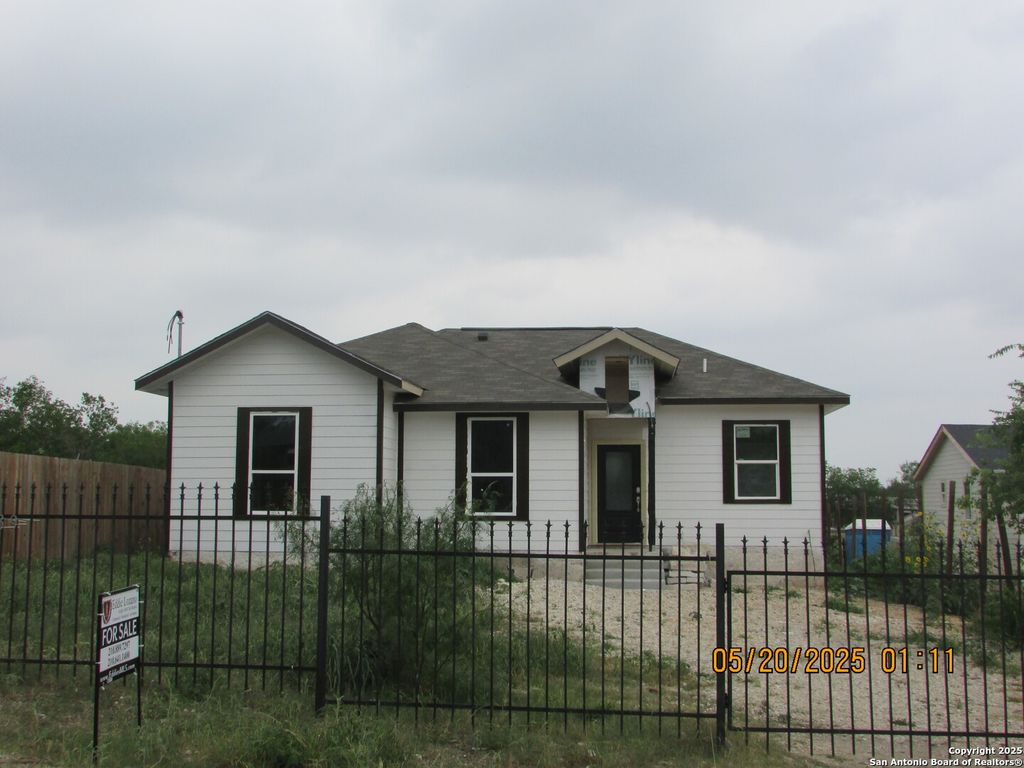 Photo of 639 H, San Antonio, TX 78220 (MLS # 1867903)