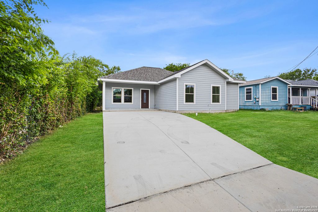 Photo of 223 Florencia Ave, San Antonio, TX 78228 (MLS # 1934836)