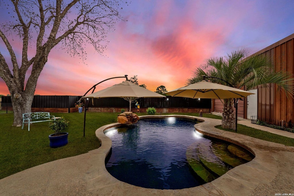 Photo of 768 County Road 664, Devine, TX 78016 (MLS # 1955702)