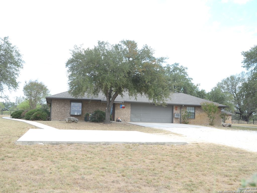 Photo of 1219 County Road 761, Devine, TX 78016 (MLS # 1913016)