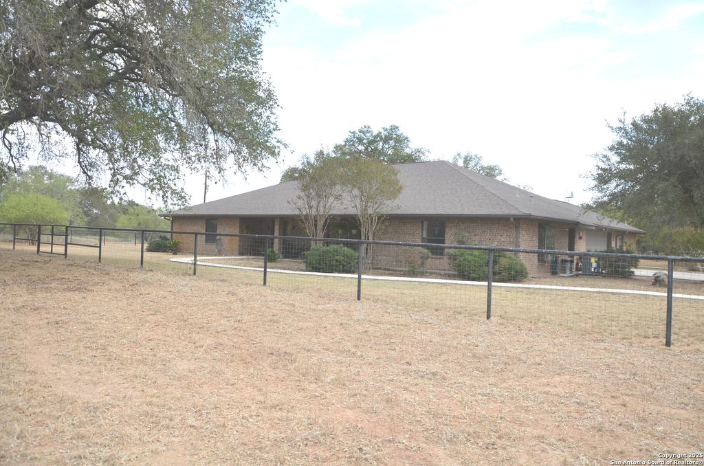 Photo of 1219 County Road 761, Devine, TX 78016 (MLS # 1913016)