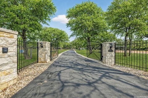 Photo of 101 CIBOLO HOLLOW N, Fair Oaks Ranch, TX 78015 (MLS # 1963468)