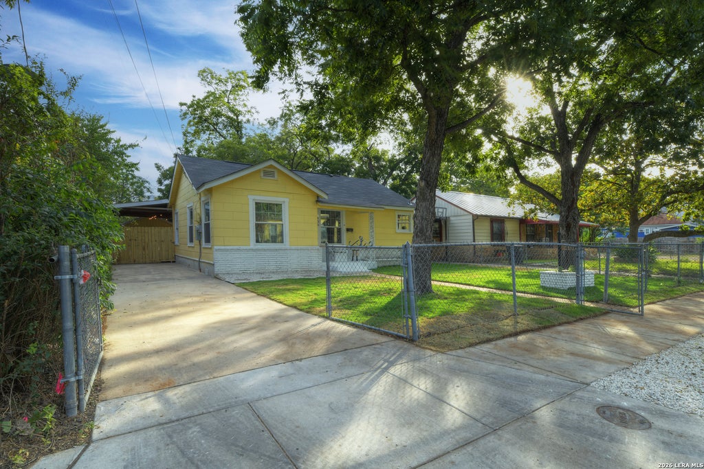 Photo of 406 MCKINLEY AVE, San Antonio, TX 78210 (MLS # 1991232)