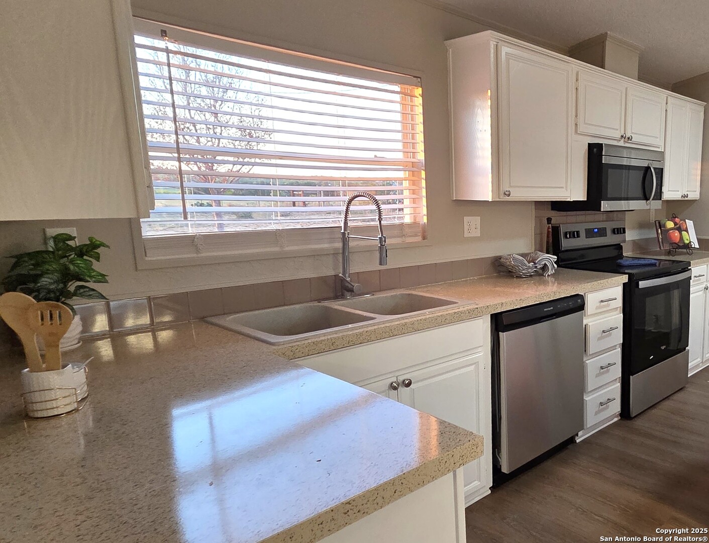 Search 1361 County Road 773