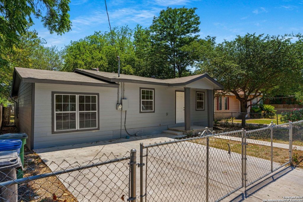 Photo of 512 Vickers, San Antonio, TX 78211 (MLS # 1914719)