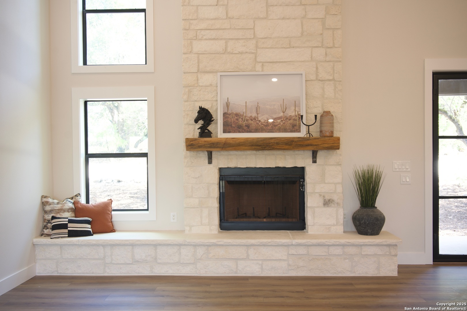 1129 Estate Dr