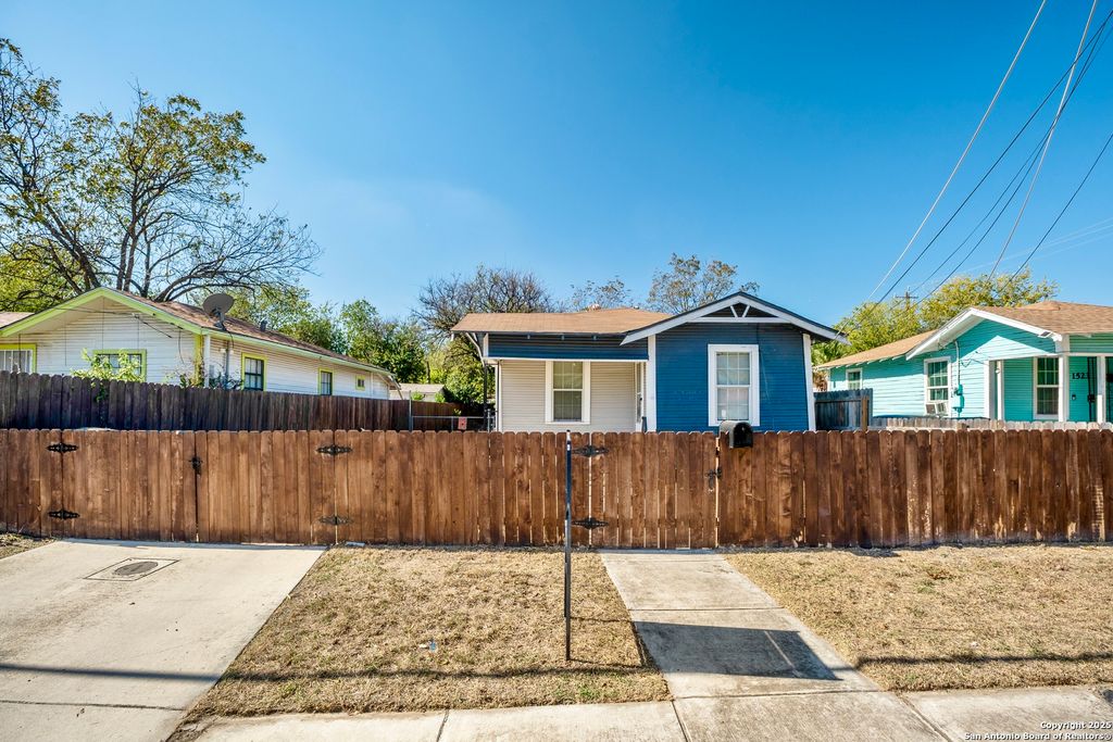 Photo of 1519 N Sabinas, San Antonio, TX 78207 (MLS # 1923455)