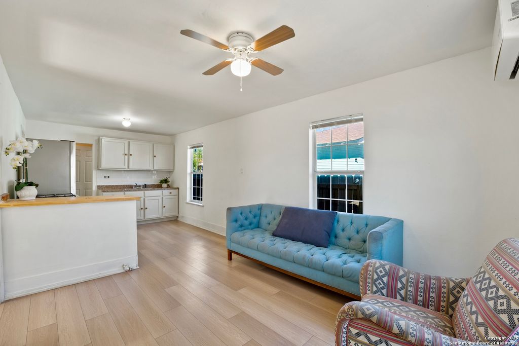 Photo of 1519 N Sabinas, San Antonio, TX 78207 (MLS # 1923455)