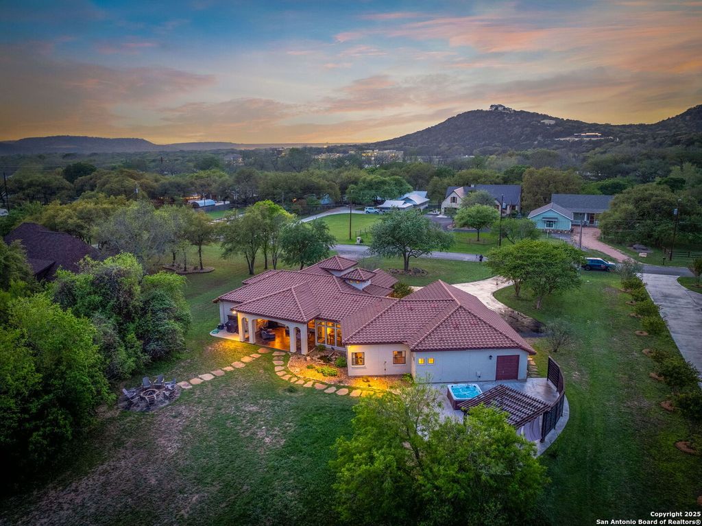 Photo of 851 River Cliff, Canyon Lake, TX 78133 (MLS # 1945509)