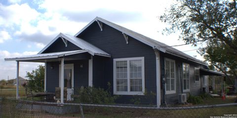 A home in Hondo