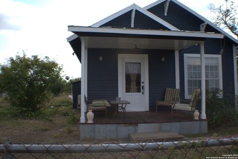 A home in Hondo