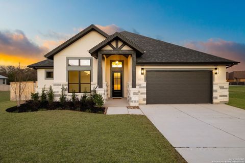623 Oak Creek Seguin TX 78155
