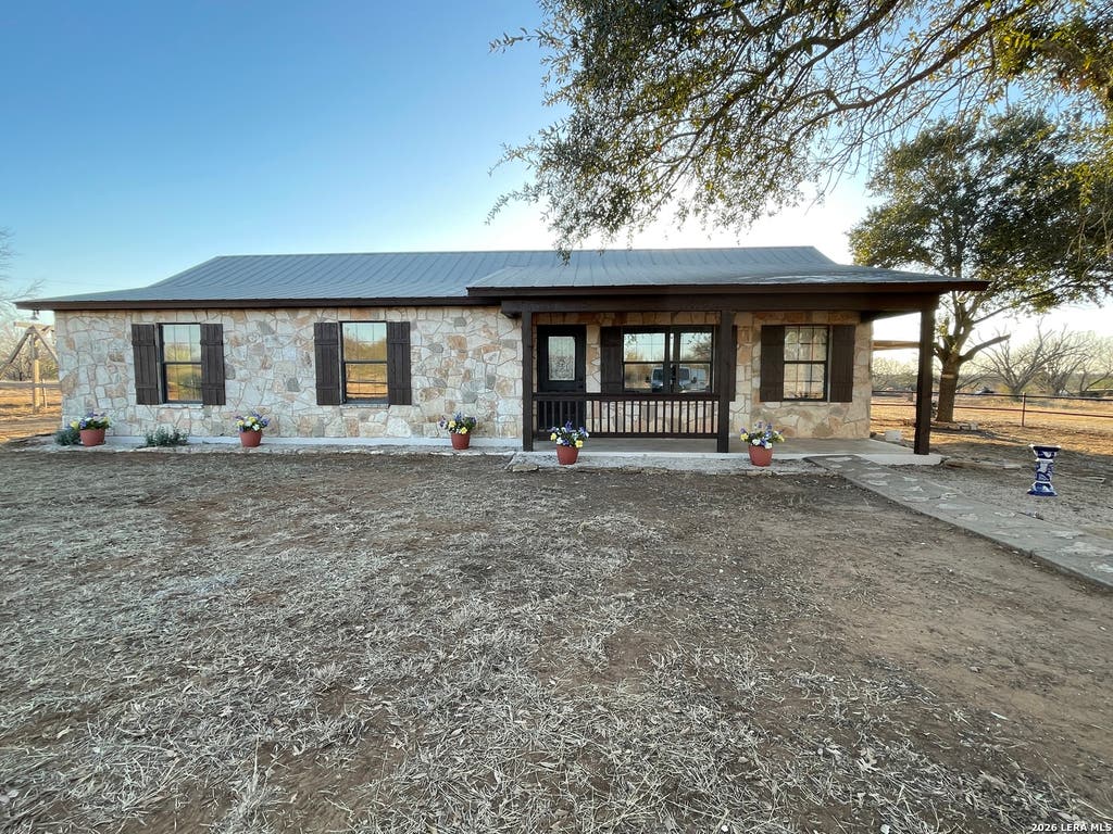 Photo of 5431 STATE HIGHWAY 173, Devine, TX 78016 (MLS # 1938104)
