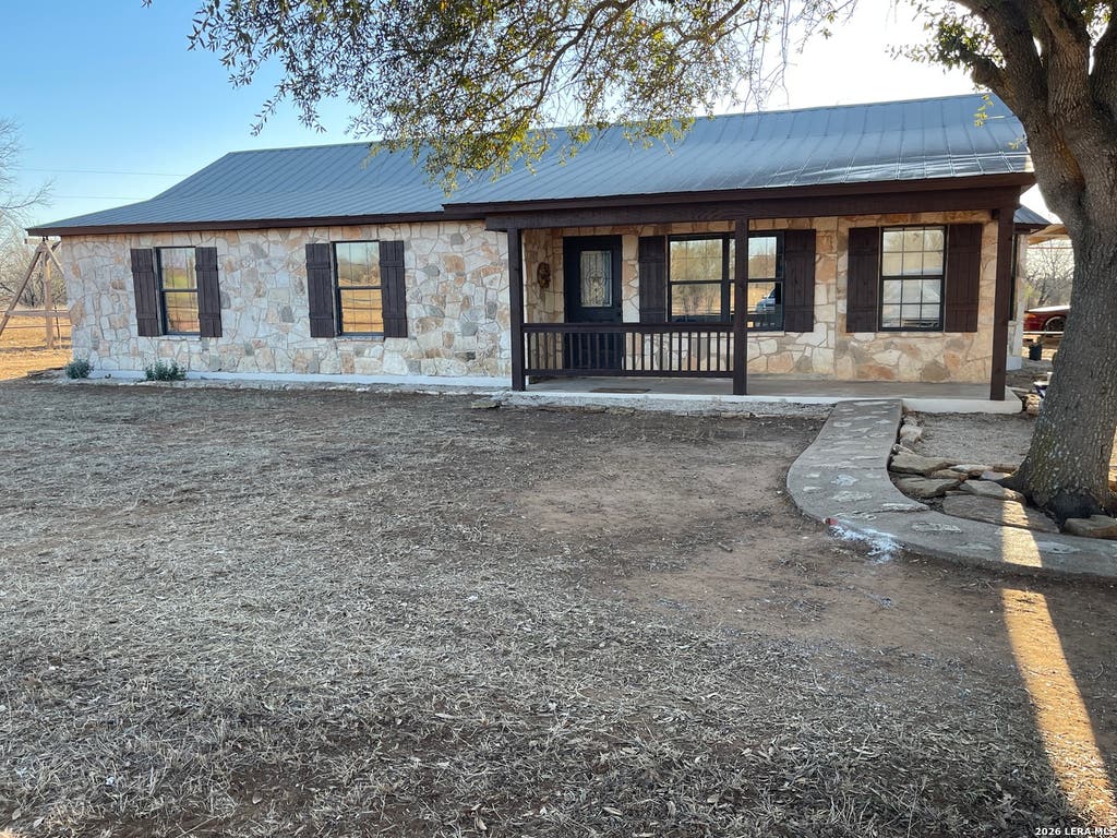 Photo of 5431 STATE HIGHWAY 173, Devine, TX 78016 (MLS # 1938104)