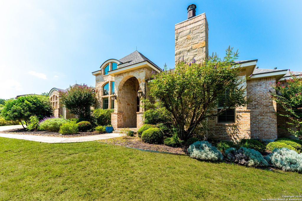 Photo of 200 Menger, Boerne, TX 78006 (MLS # 1889959)