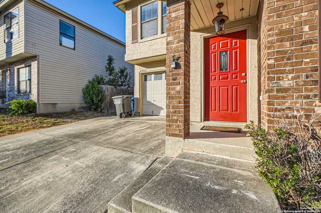 Photo of 4903 Village Spring, San Antonio, TX 78240 (MLS # 1915295)