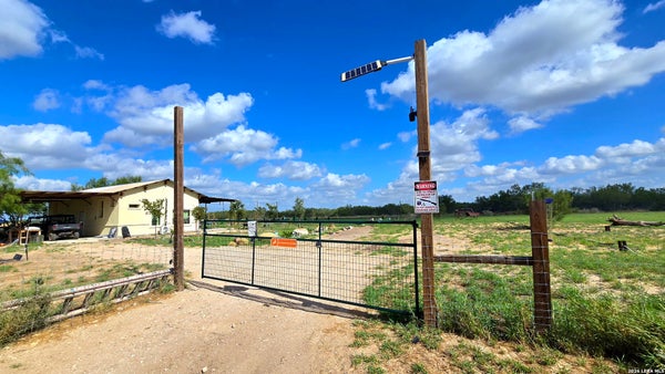 STATE HIGHWAY 359, MIRANDO CITY, TX 78369 - Image e194827d37c521ed17bb79bccbebc85a/2886305491