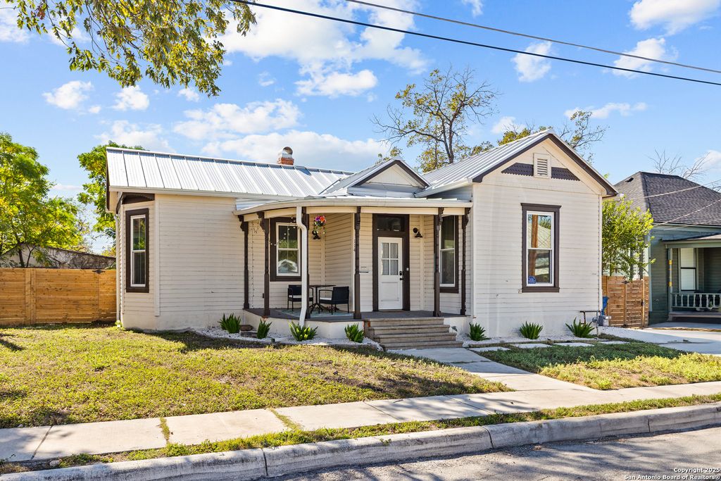 Photo of 114 Omaha, San Antonio, TX 78203 (MLS # 1922089)
