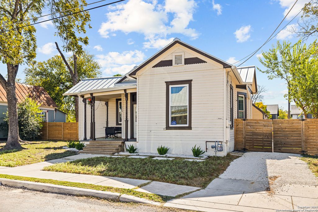 Photo of 114 Omaha, San Antonio, TX 78203 (MLS # 1922089)