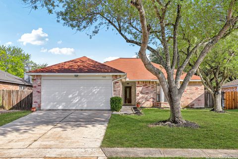 7504 Forest Edge Live Oak TX 78233