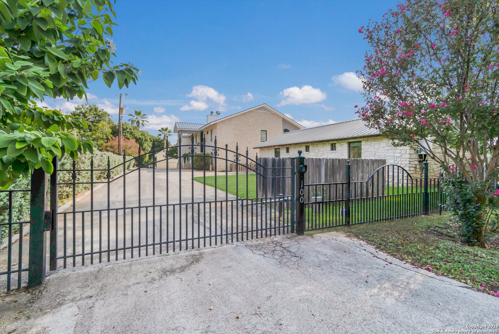 100 S Waterway Dr, Kingsland, TX, 78639, USA, 7 Bedrooms Bedrooms, ,6 BathroomsBathrooms,Residential,Active,100 S Waterway Dr,1909408