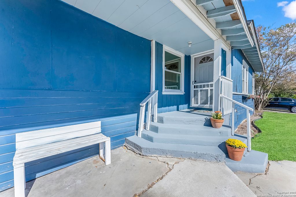 Photo of 139 Belfast, San Antonio, TX 78209 (MLS # 1922273)