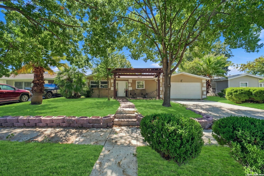 Photo of 234 Hillwood Dr, San Antonio, TX 78213 (MLS # 2023743)
