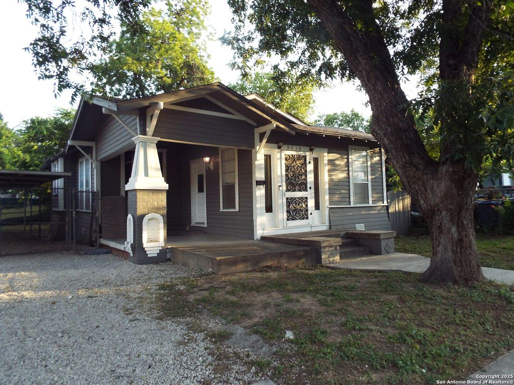 Photo of 2710 W Cesar E Chavez, San Antonio, TX 78207 (MLS # 1894057)